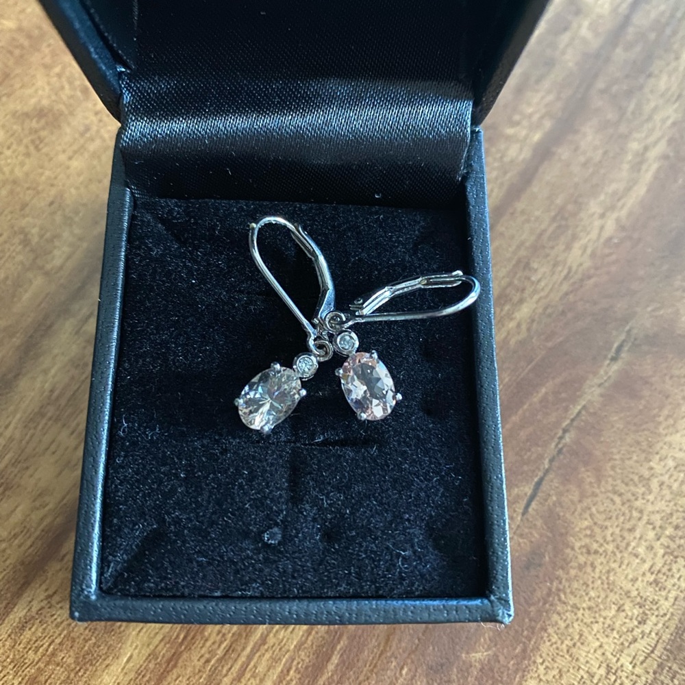 drop earrings